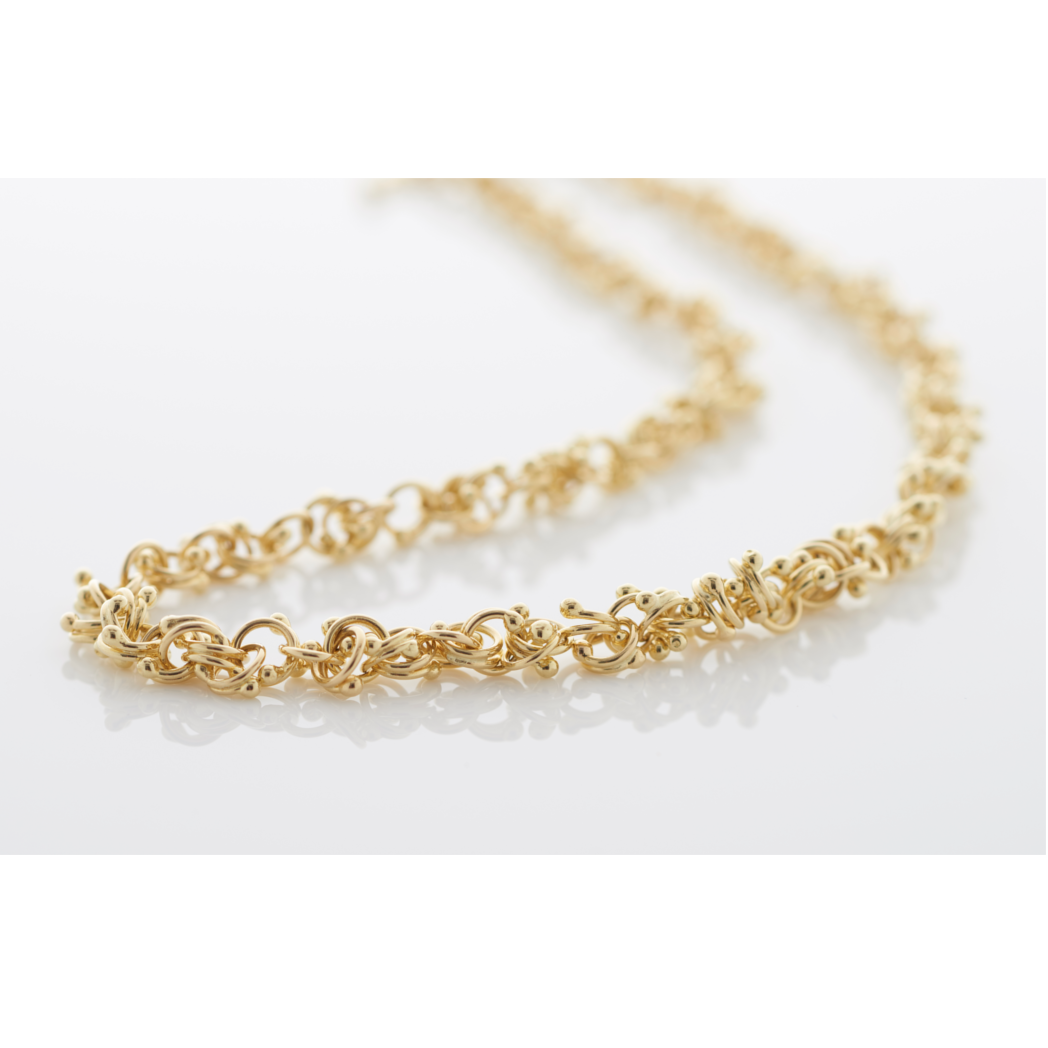 18ct yellow gold interlocking orbs make up this contemporary chain necklace. 